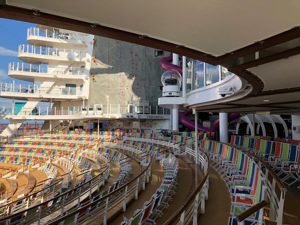 Où observer les baleines à bosse dans les îles Tonga : périodes et lieux recommandés ?